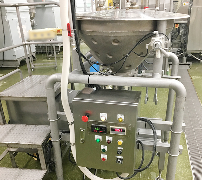 Edgecrossを通じてさまざまなセンサからの情報をリアルタイムで取得できるようにした餅ホッパー 出典:ロッテ